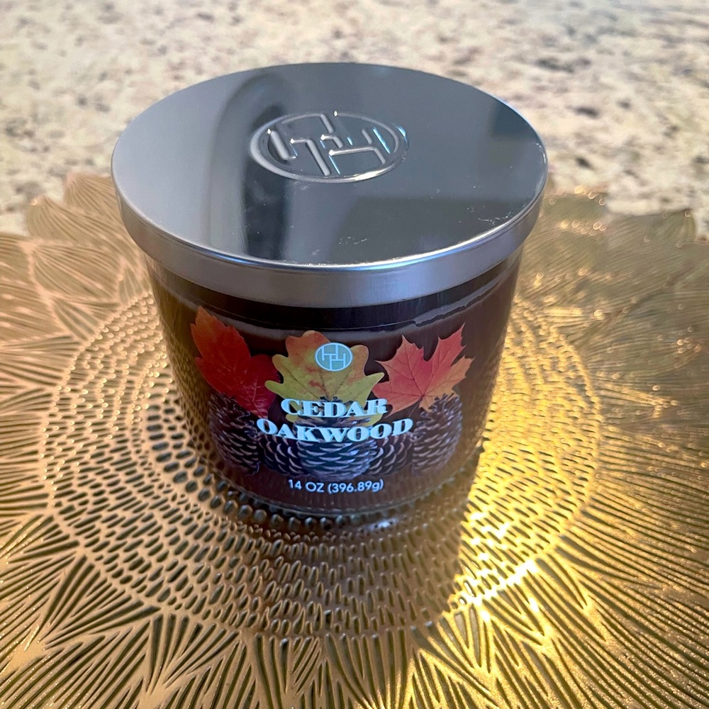 Cedarwood scented candle